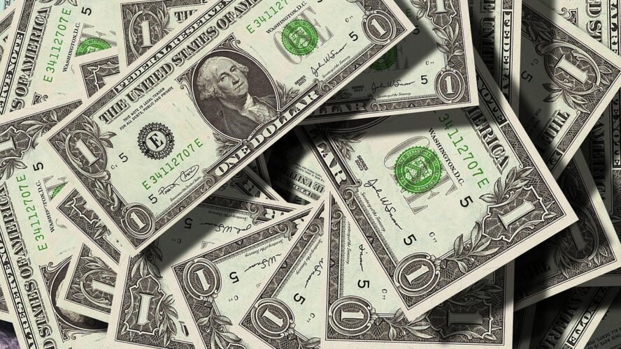 Difference between borrowing with and without collateral