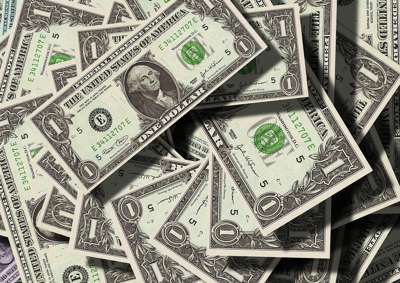 Difference between borrowing with and without collateral